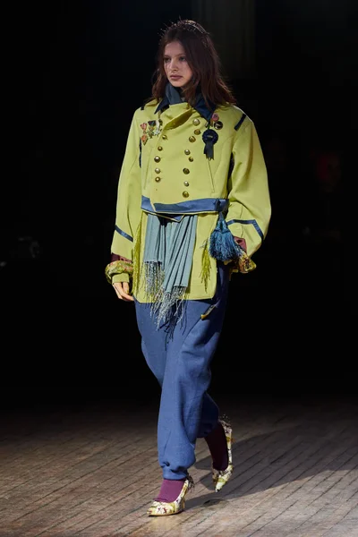 Look 30